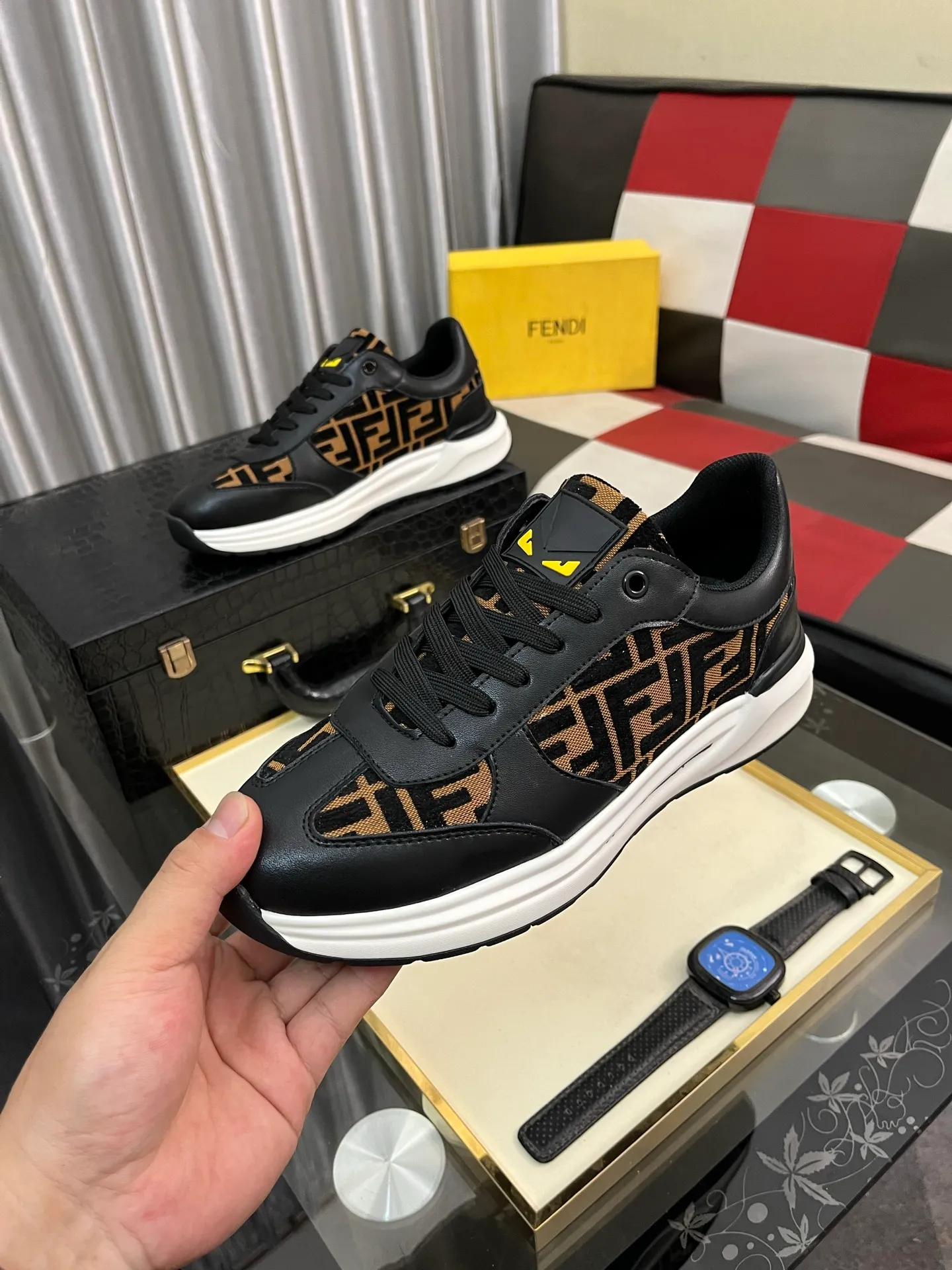 Men's Men's Shoes💰438⌚️⌚️[Fendi] Fendi's latest casual shoes for men! Available at counters simultaneously! A one-to-one replica of the original. All imported official website one-to-one cowhide fabric. The interior is made of top-grade sheepskin, and the original factory-supplied rubber outsole is used. Leading new fashion concepts. Matching code: 38-44. 2️⃣ colors available